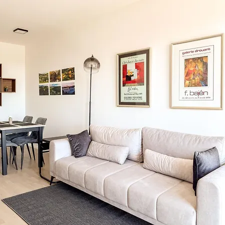 River View Design Apartment, 14th Floor, Citycenter, Ac, Parking 아파트 *