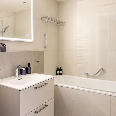 아파트 River View Design Apartment, 14th Floor, Citycenter, Ac, Parking 브라티슬라바