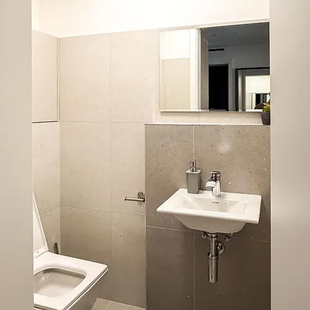 River View Design Apartment, 14th Floor, Citycenter, Ac, Parking 아파트 *